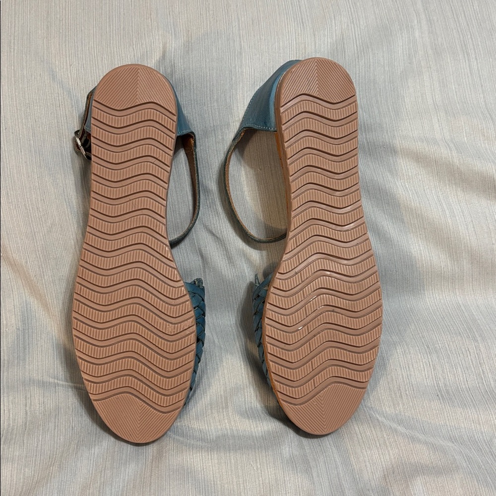 Huarache Sandal - Boho - Mexican Style - Crepe
Handmade - Picture 3 of 4